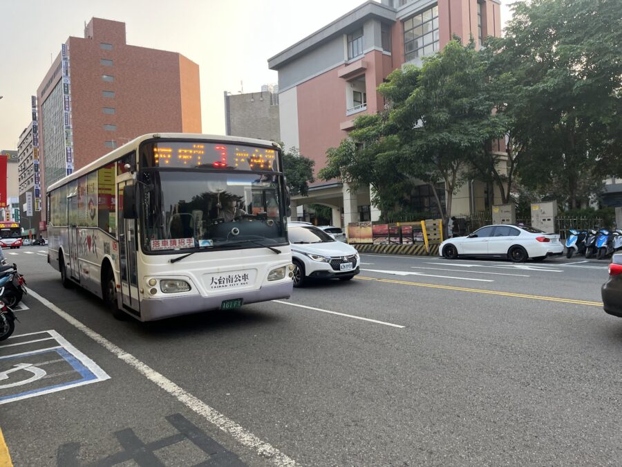 台南市内を走るバス