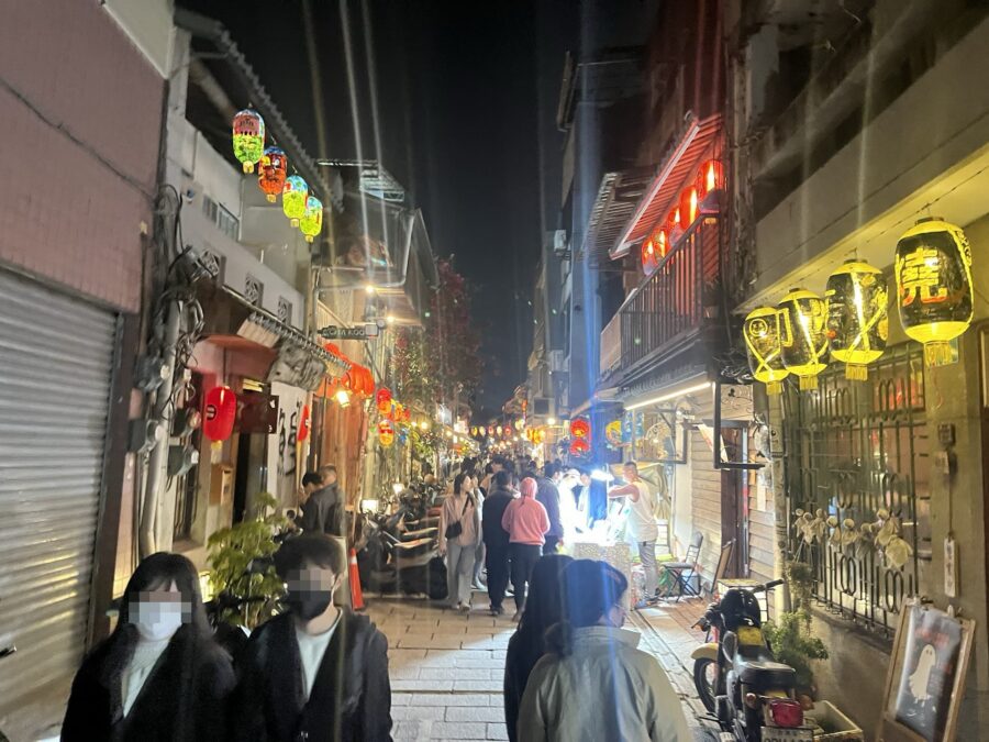 夜の台南市神農街