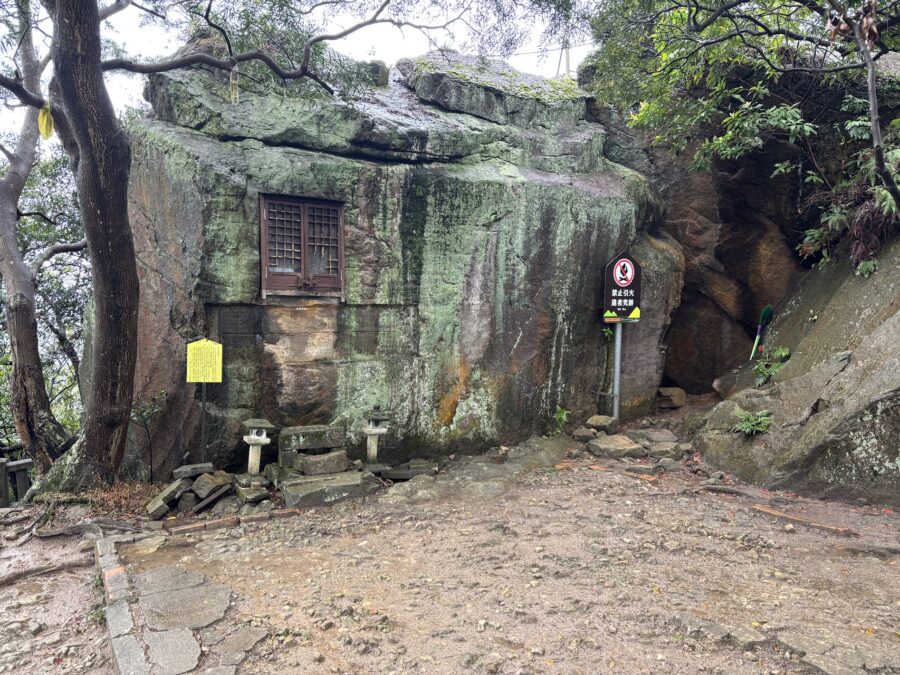 弘法大師石窟