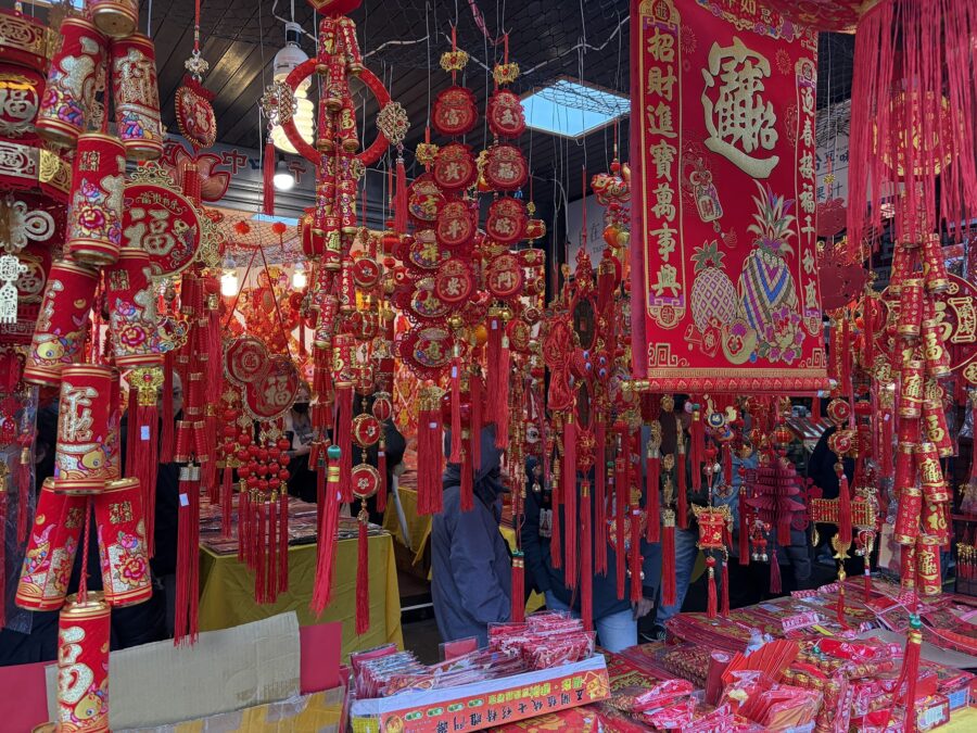 春節の飾りを売る店（迪化街）
